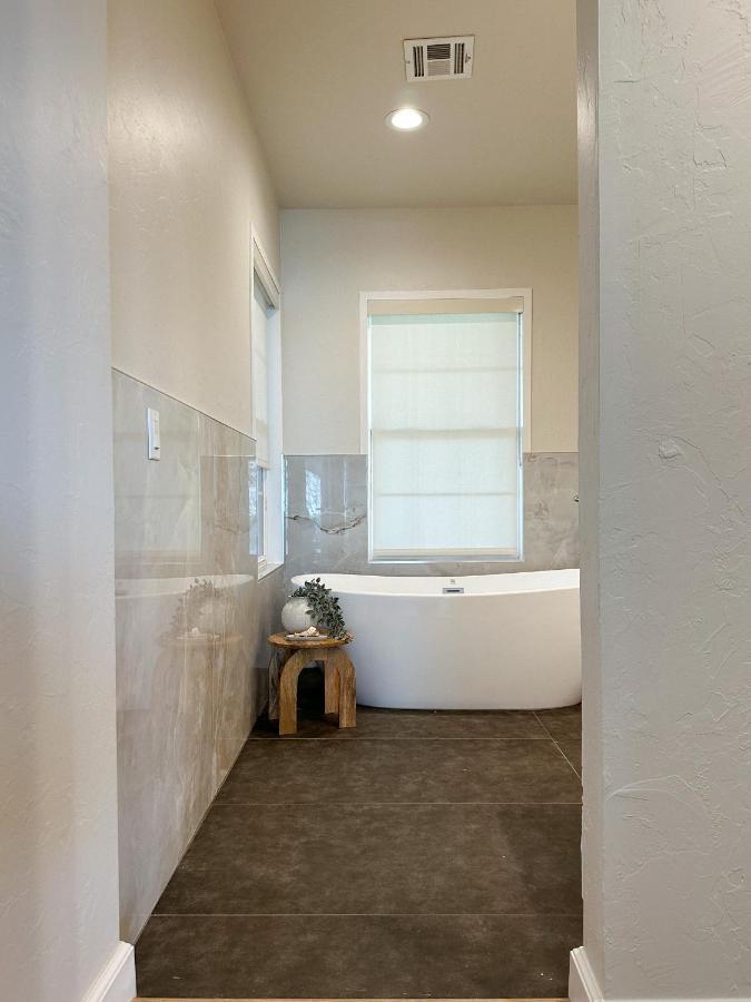 Vinita Newly Renovated 4B, 2.5 Bath Lakefront Home With South Grand Lake Views And Dock מראה חיצוני תמונה