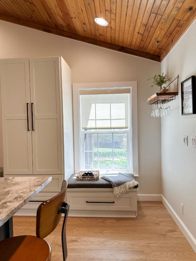 Vinita Newly Renovated 4B, 2.5 Bath Lakefront Home With South Grand Lake Views And Dock מראה חיצוני תמונה