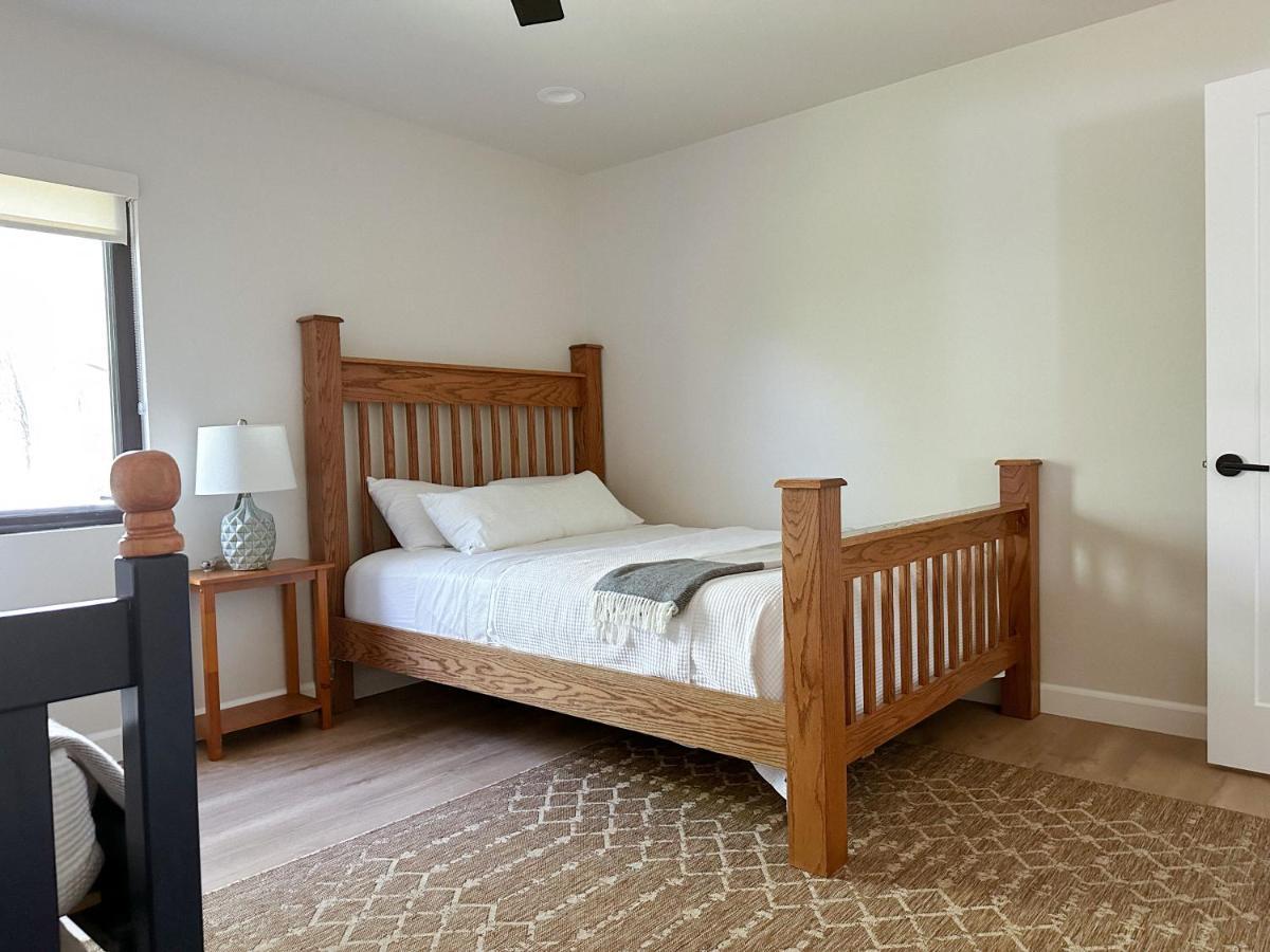 Vinita Newly Renovated 4B, 2.5 Bath Lakefront Home With South Grand Lake Views And Dock מראה חיצוני תמונה